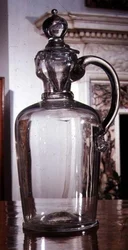 Dekantáló kancsó, Ravenscroft, 1680 körül (üveg)